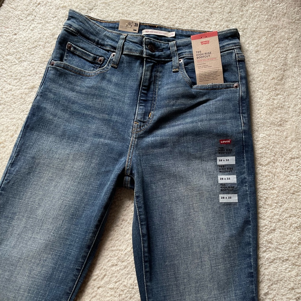 NWT Levi’s 725 High Rise Bootcut Women's Jeans Size 28/32 - Picture 4 of 12